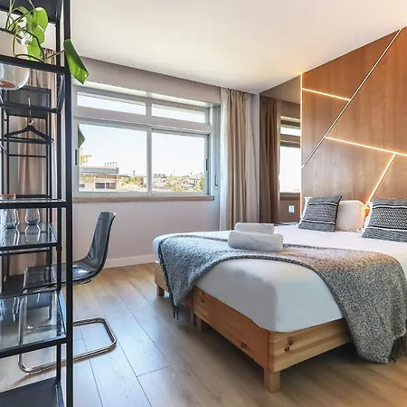 Airport Earth By Homing Konukevi *