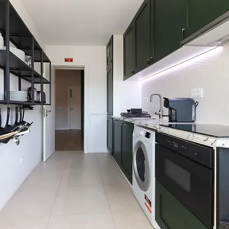 Airport Earth By Homing Guest house