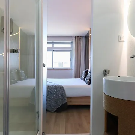 Airport Earth By Homing Гостьовий будинок Лісабон