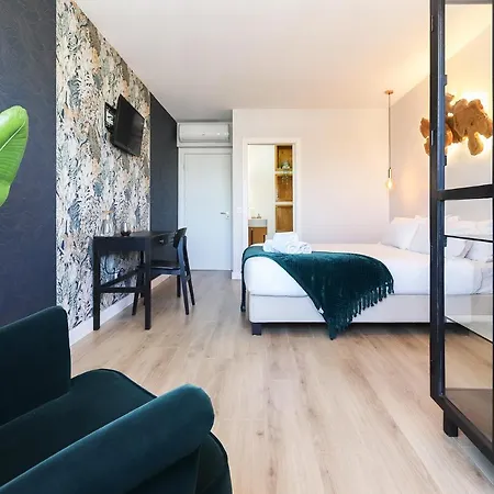 Airport Earth By Homing Гостьовий будинок Лісабон