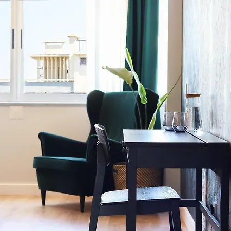 Гостьовий будинок Airport Earth By Homing