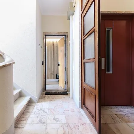 Airport Earth By Homing * Лісабон