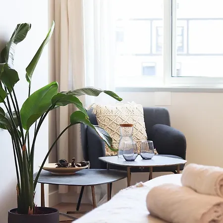 Πανσιόν Airport Earth By Homing